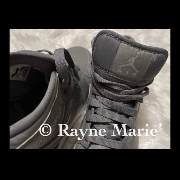 Air Jordan 1 Retro Mid GS 'Cool Grey Wolf Grey  Kids size 5.5  Fits women size 7 - Picture 3 of 9